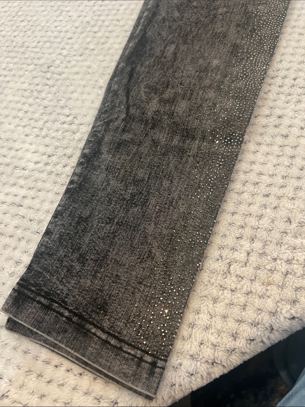 Women’s jeggings in acid washed Black with Elastic Waistband and hematite gems!